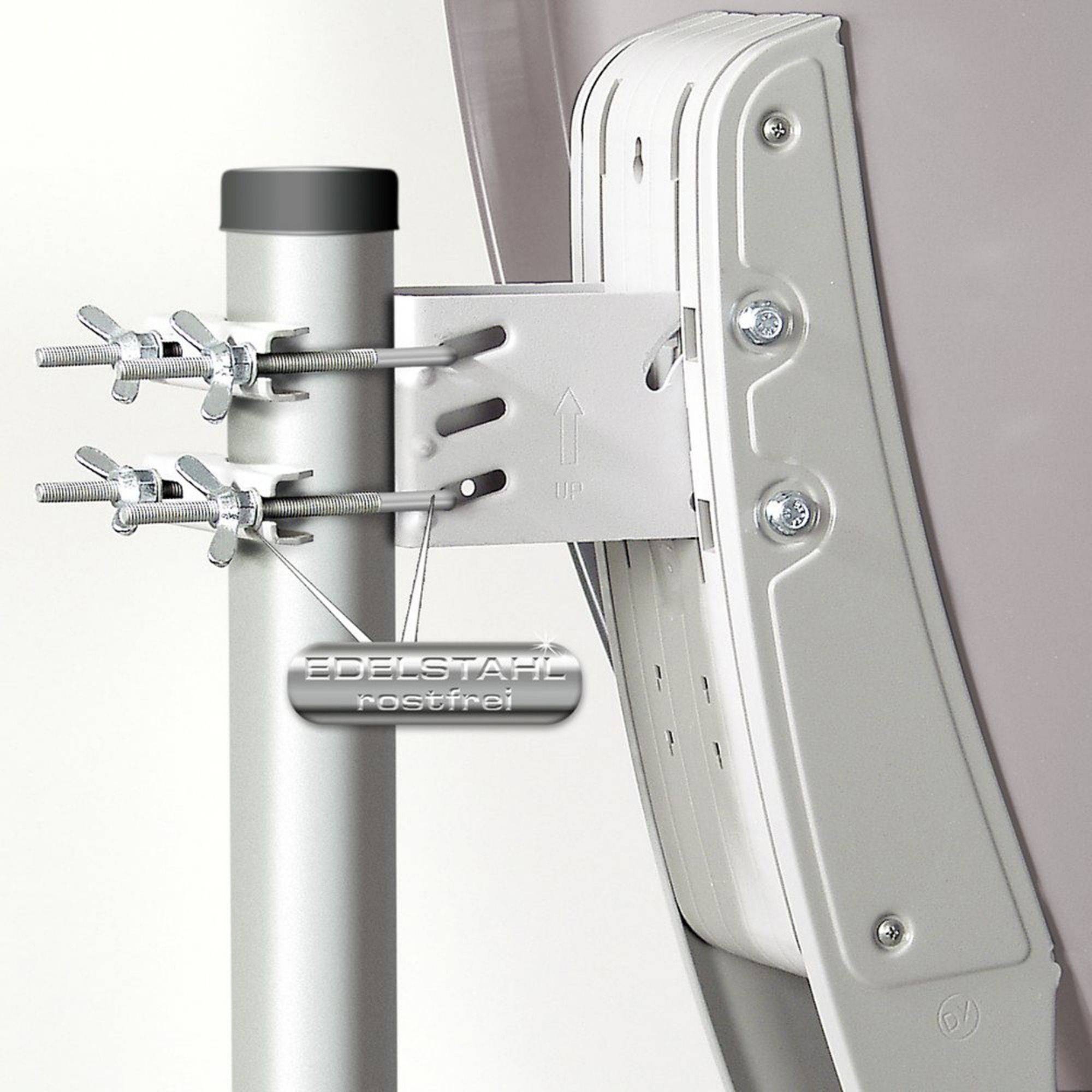 Eine Satellitenschüssel-Halterung mit verstellbaren Halterungen, die an einer Metallstange befestigt sind. Die Halterungen sind mit „EDELSTAHL rostfrei