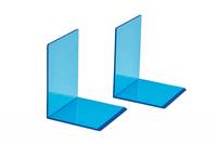 Zwei blaue durchscheinende L-förmige Halterungen oder Winkelstoßen, dargestellt als separate 3D-Objekte auf weißem Hintergrund.