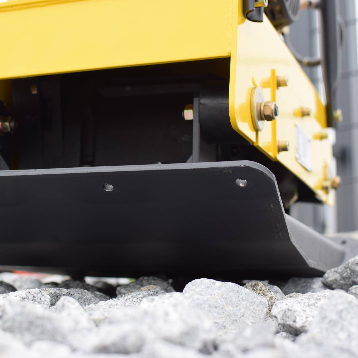 BAMATO Rüttelplatte R-165RV mit Vor- und Rücklauf