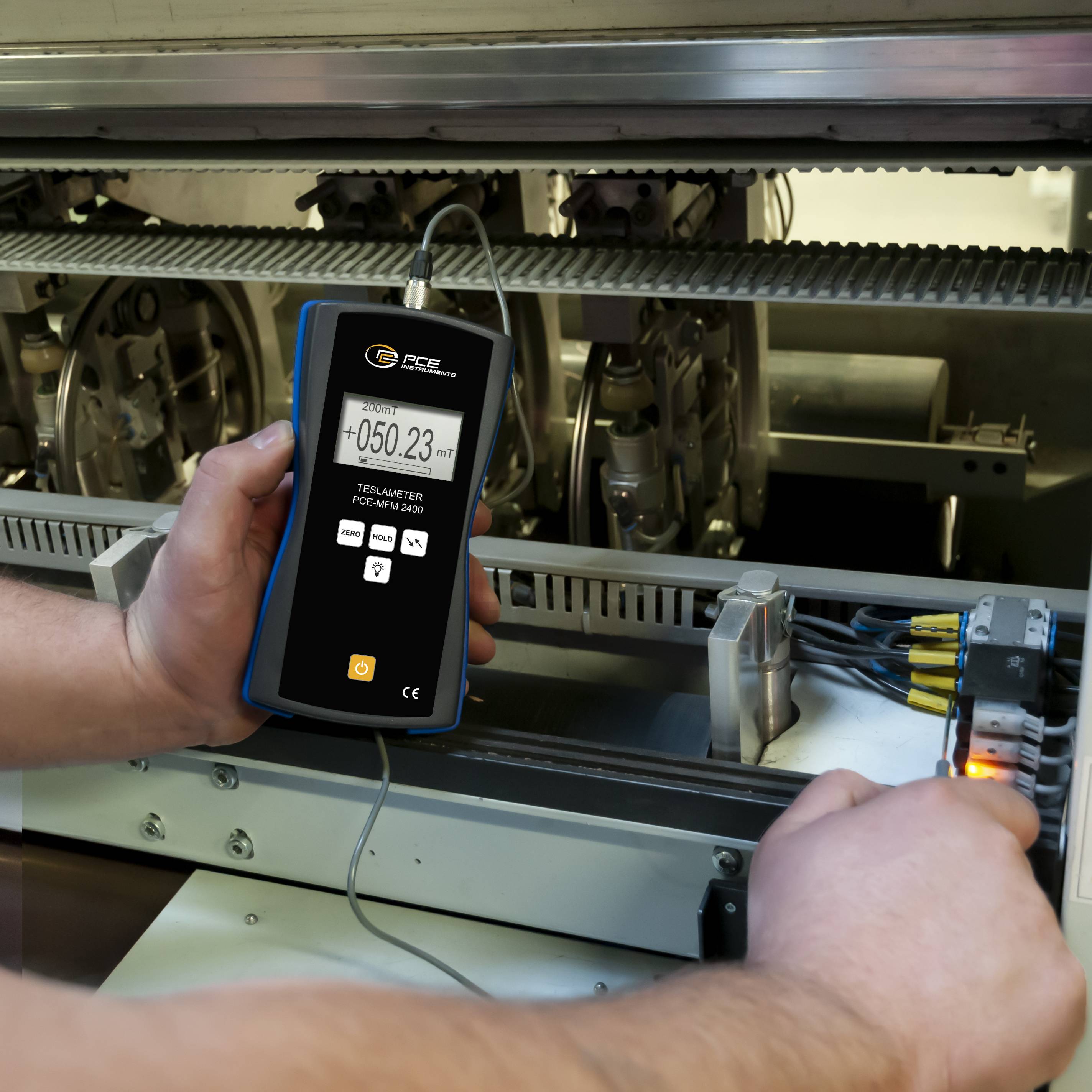 PCE Instruments Magnetfeldmesser PCE-MFM 2400-ICA inkl. ISO-Zertifikat |200 mT |Genauigkeit 1 % |transversaler Sensor