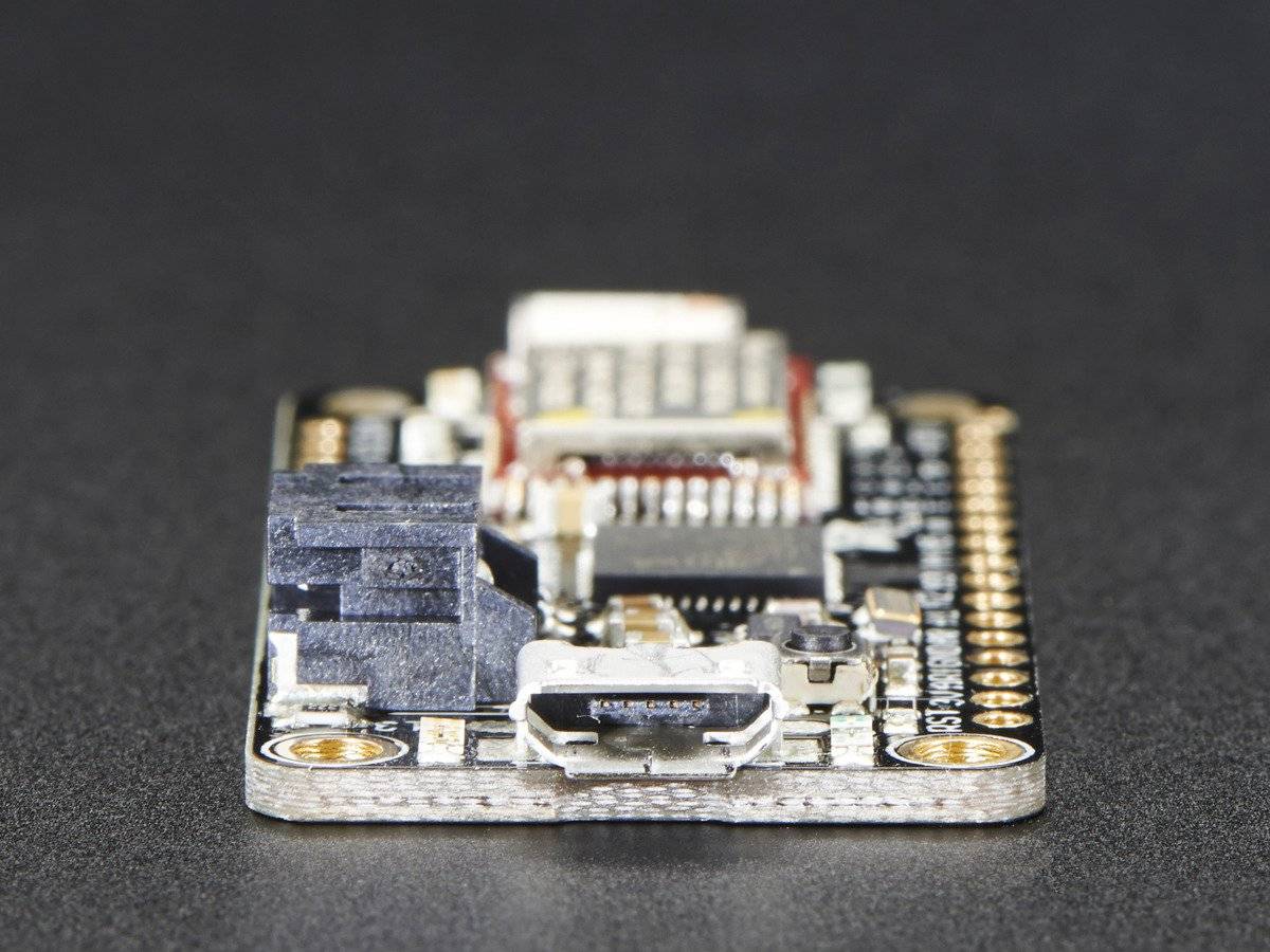 Adafruit Feather M0 Bluefruit LE Compatible with Arduino Zero