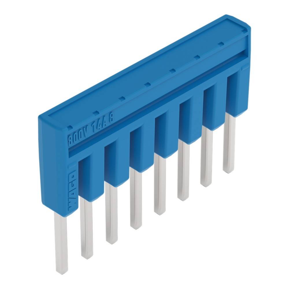 Ein blauer 8-Pin-Elektronikverbinder mit beschrifteten Pins, der für Leiterplattenanschlüsse verwendet wird, isoliert auf einem weißen Hintergrund.