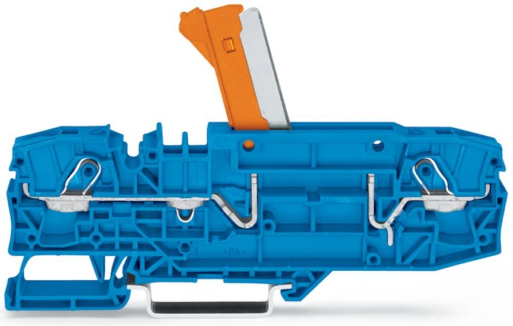 Eine Nahaufnahme eines blauen und orangefarbenen elektrischen Klemmenblocks mit Metallkomponenten, die sein Design und seine Funktion für Elektroverbindungen veranschaulicht.