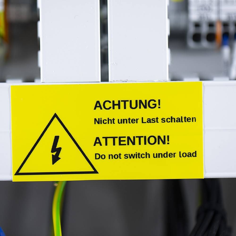 Achtung! Nicht unter Last schalten