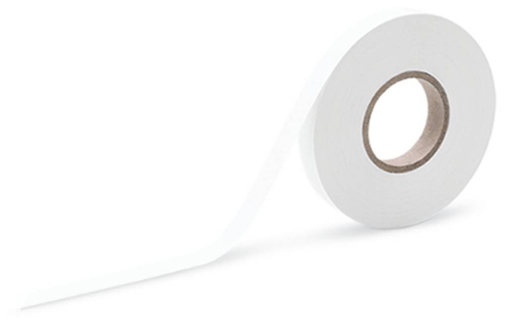 Eine Rolle weißes Klebeband, teilweise abgerollt, wobei der innere Pappzylinder sichtbar ist. Das Klebeband erstreckt sich zur linken Seite des Bildes.