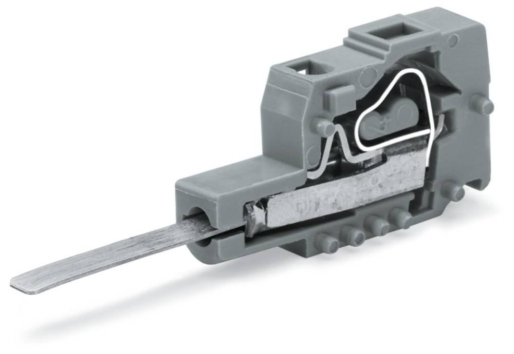 Eine Nahaufnahme einer grauen mechanischen Komponente mit einem integrierten Schaltkreisdesign und einem hervorstehenden Metallstreifen, der auf eine elektrische Funktion hinweist.