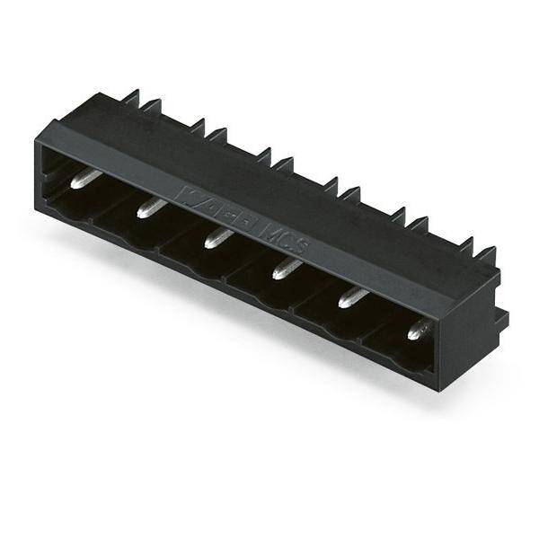 Ein schwarzer Plastik-Header-Anschluss mit mehreren Pins, der für elektrische Verbindungen in elektronischen Geräten verwendet wird.