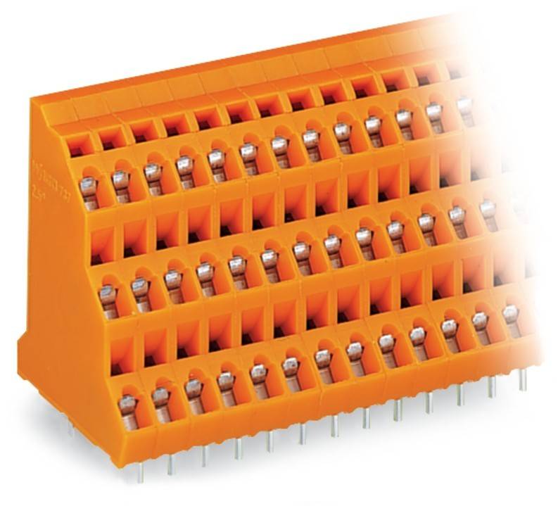 Ein orangefarbener PCB-Anschluss mit mehreren Reihen von Metallstiften für elektrische Verbindungen.