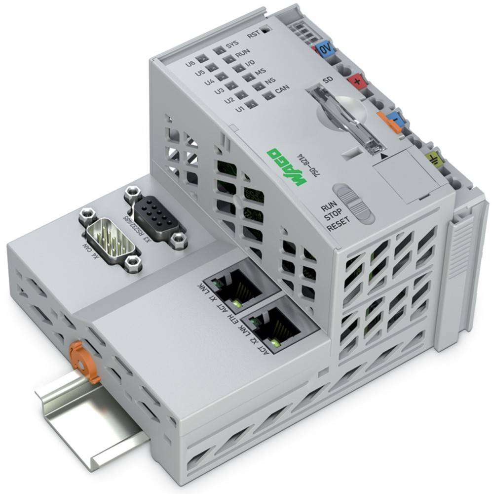 Ein kompakter industrieller Automatisierungscontroller mit mehreren Anschlüssen und Steckverbindern, einschließlich Ethernet und serieller Schnittstelle, mit der Bezeichnung 'WAGO', auf einer Hutschiene montiert.