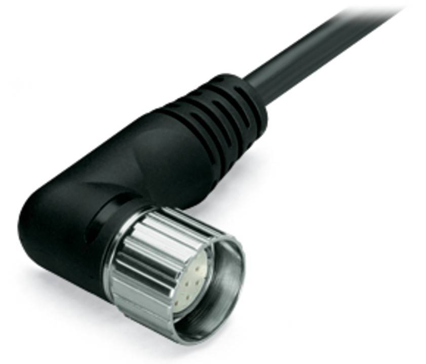 Eine Nahaufnahme zeigt einen Winkelstromstecker mit einem schwarzen Kabel, ausgestattet mit einem metallischen Rundende mit mehreren Pins.