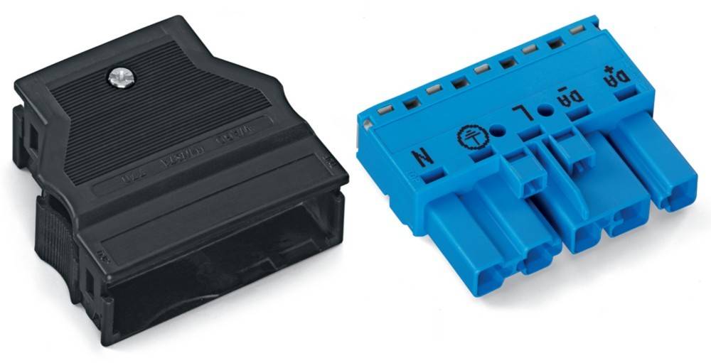 Zwei Automotive-Steckverbinder: ein schwarzer rechteckiger und ein blauer mit einer Skizze und Symbolen auf der Oberseite, isoliert auf weißem Hintergrund.