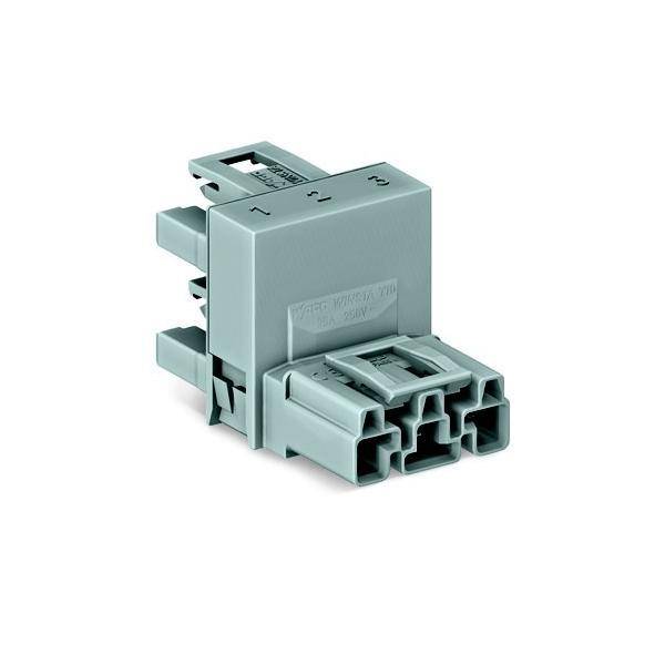 Grauer Elektrostecker mit mehreren Buchsenöffnungen und nummerierten Anschlüssen, isoliert auf weißem Hintergrund dargestellt.