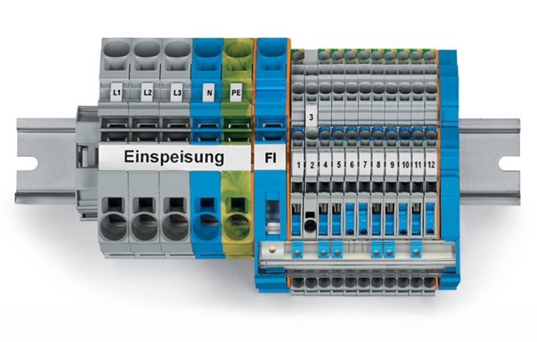 Elektrische Klemmleiste mit beschrifteten Anschlüssen: L1, L2, L3, N, PE, Einspeisung, FI. Nummerierte Anschlüsse 1-12 für systematische Verkabelung.