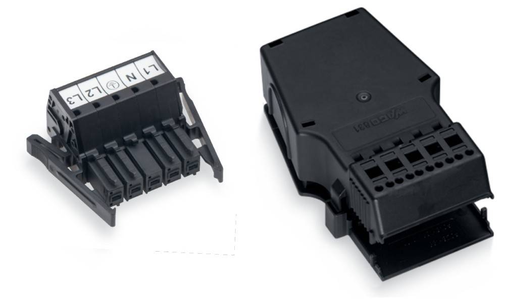 Das Bild zeigt zwei elektronische Steuermodule mit mehreren Anschlüssen, die möglicherweise für die Kabelinstallation oder elektrische Verbindungen verwendet werden.