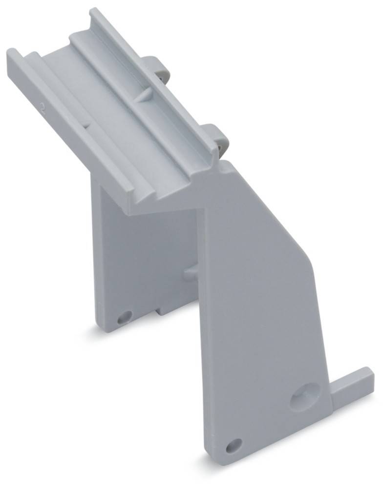 Eine graue Plastikhalterung mit einer vertikalen Stützstruktur, entwickelt zum Befestigen oder Sichern von Ausrüstung, mit Schraublöchern zur Befestigung.
