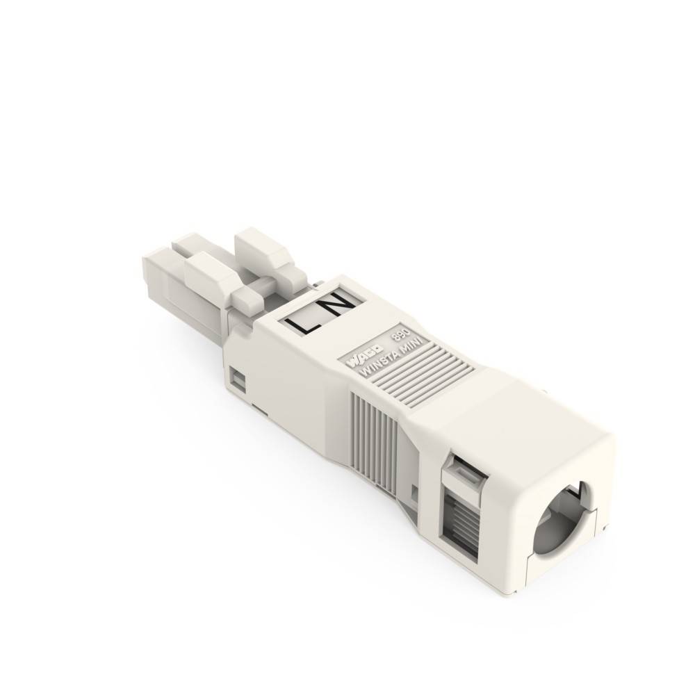 Ein weißer elektrischer Wandstecker-Adapter mit der Beschriftung 'LN' passt in eine Steckdose und ist darauf ausgelegt, eine sichere und bequeme Verbindung zu ermöglichen.