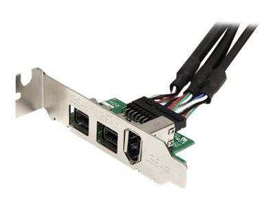 USB-Erweiterungskarte mit drei Anschlüssen und angebrachten internen Kabeln auf einer Metallhalterung.