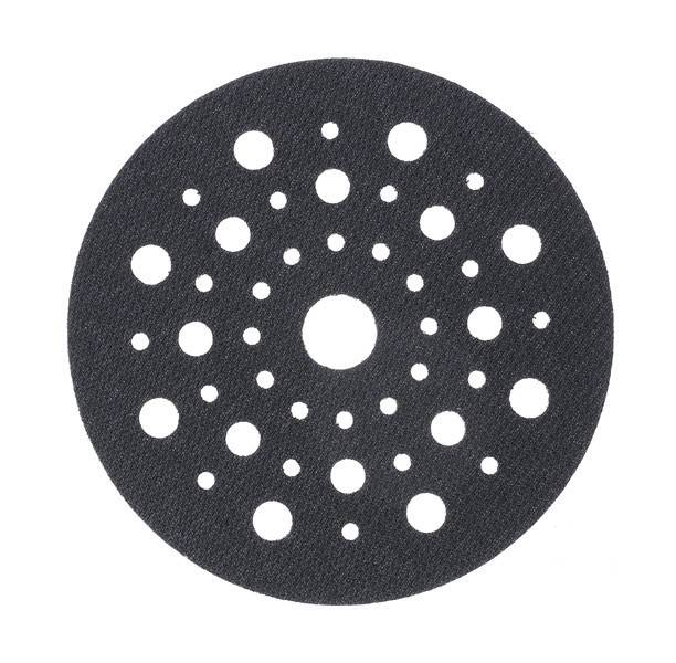 Schwarze kreisförmige Schleifscheibe mit mehreren kleinen symmetrisch angeordneten Löchern. Wird zum Glätten von Oberflächen bei Handarbeiten oder in der Holzverarbeitung verwendet.