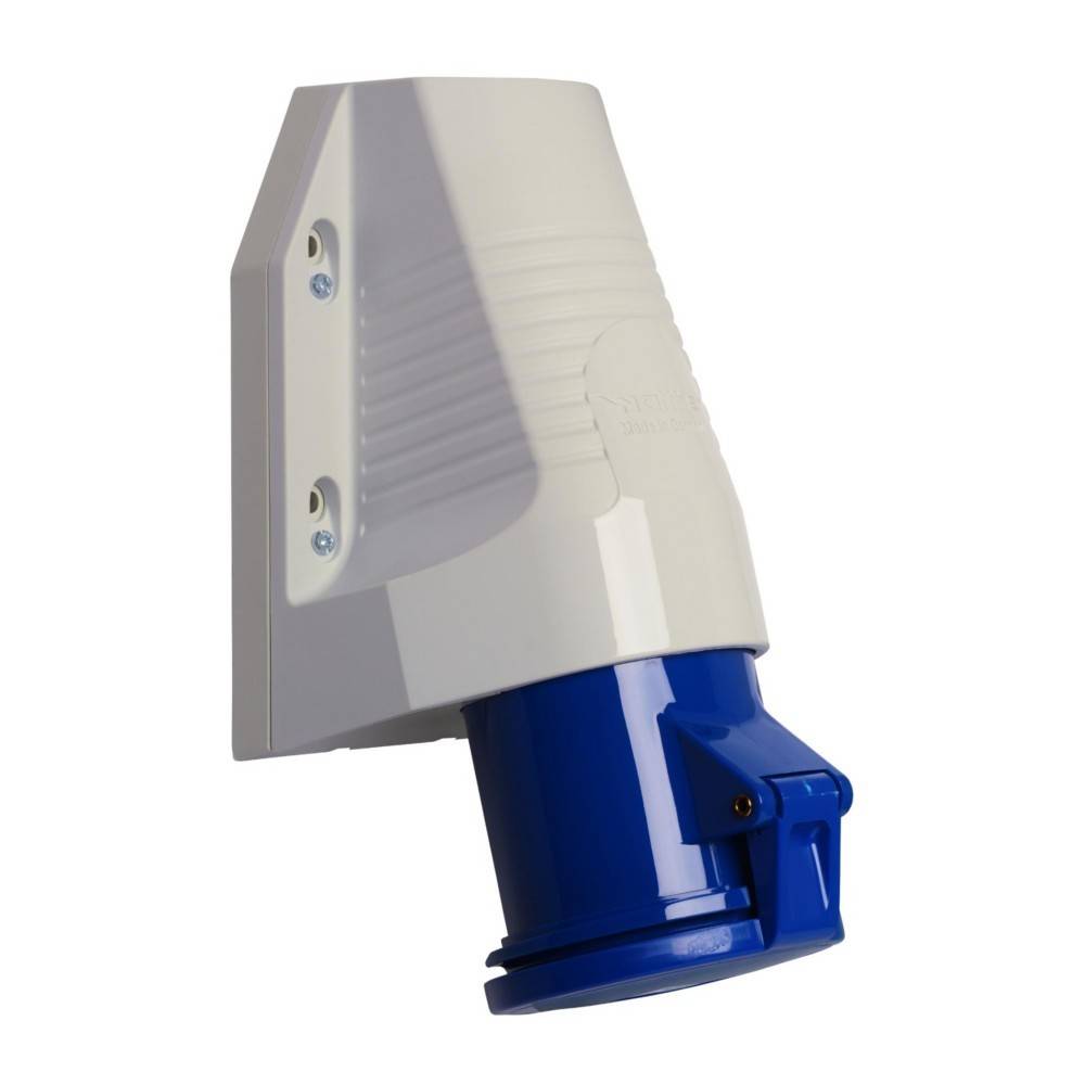 Eine wandmontierte blaue industrielle Steckdose mit Schutzdeckel, konzipiert für elektrische Außenanschlüsse.