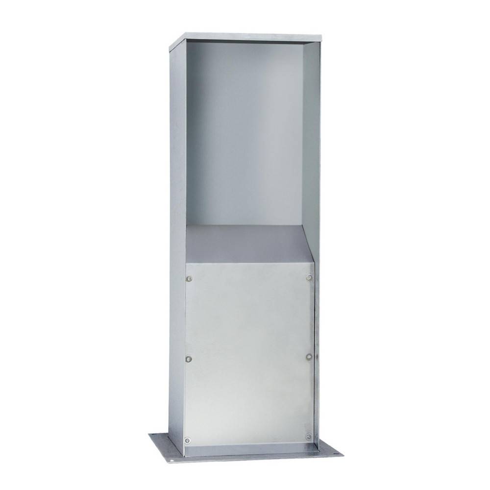 Eine hohe, metallische, rechteckige Box mit offener Oberseite und teilweise geschlossener Vorderseite, wahrscheinlich zur Außenlagerung oder als Umhüllung verwendet.