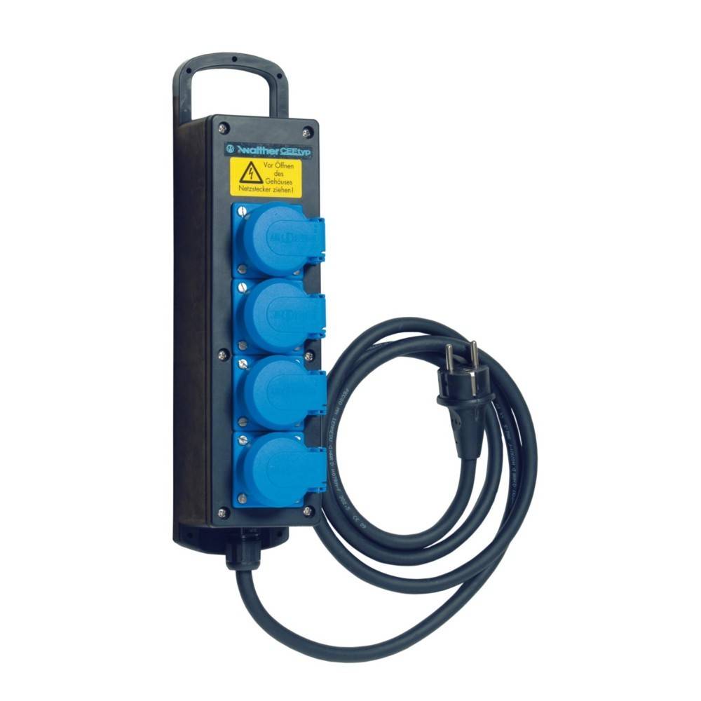 Eine tragbare elektrische Steckdosenleiste mit vier blauen Steckdoseneinsätzen und einem schwarzen Kabel, die ein Warnschild und einen Tragegriff aufweist.