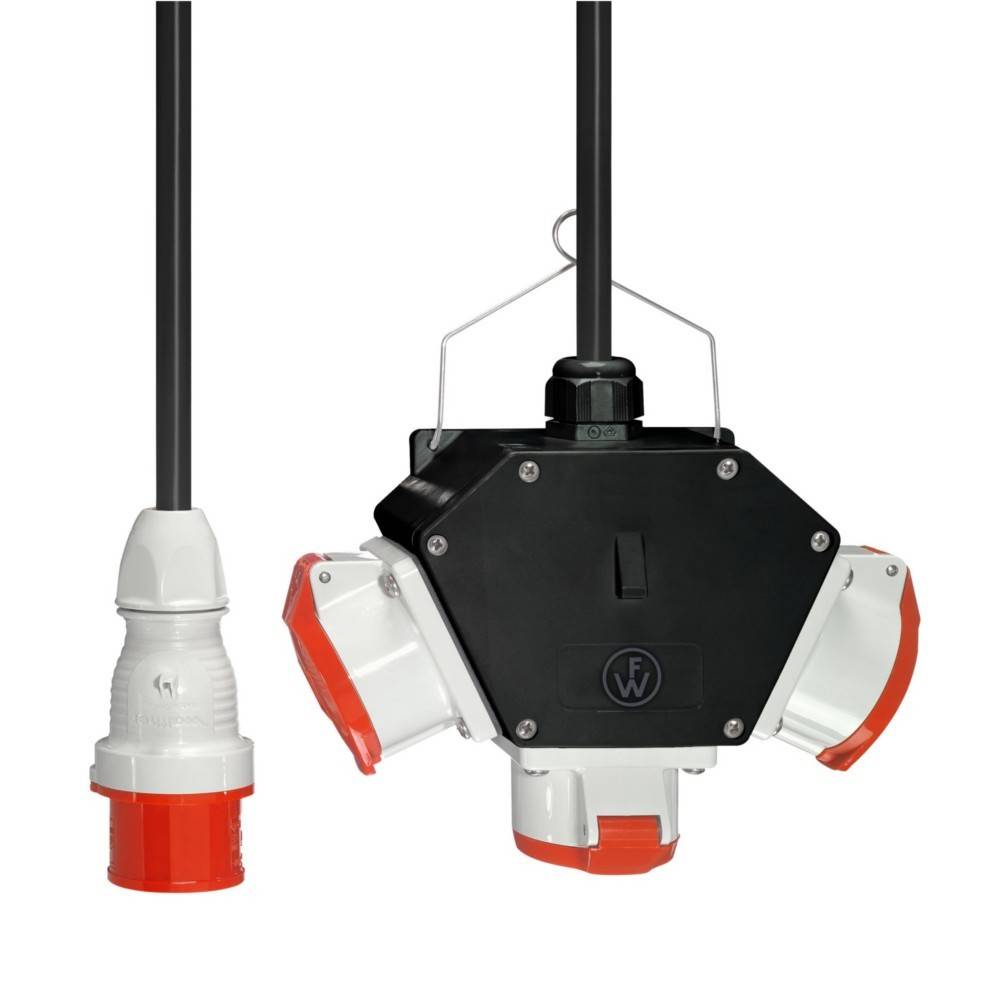 Industrieller Stromverbinder mit mehreren Anschlüssen und einem schwarzen sechseckigen Gehäuse, entwickelt für robuste elektrische Verbindungen.