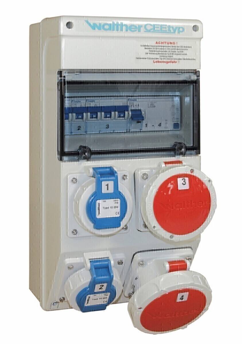 Ein elektrischer Verteilerkasten mit vier gekennzeichneten Steckdosen und einer Sicherungsverteilung, verwendet zur industriellen Stromversorgungssteuerung.