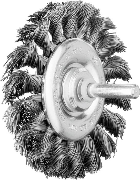 Eine Drahtbürste mit gedrehten Stahlborsten, die zum Reinigen und Entfernen von Rost oder Farbe von Oberflächen verwendet wird.