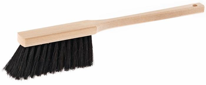 Eine Bürste mit Holzgriff und schwarzen Borsten, die üblicherweise zum Abstauben oder Kehren kleiner Abfälle verwendet wird.