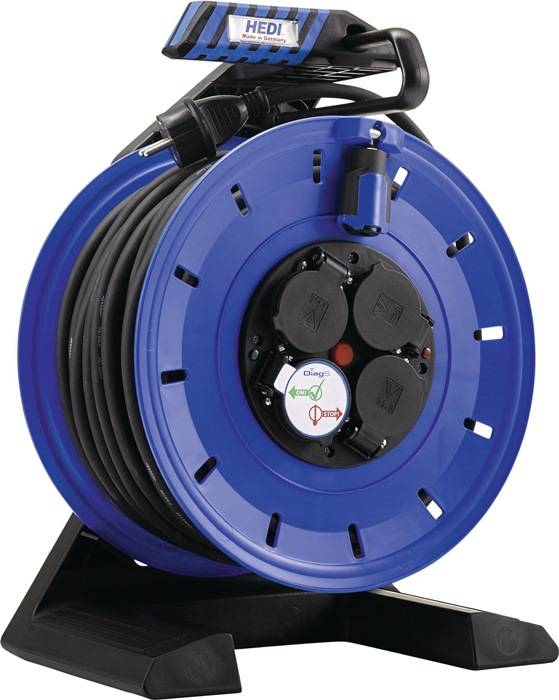 Eine blaue Kabeltrommel mit schwarzen Steckdosen und einem aufgewickelten Verlängerungskabel, entwickelt für elektrische Verbindungen und Aufbewahrung.