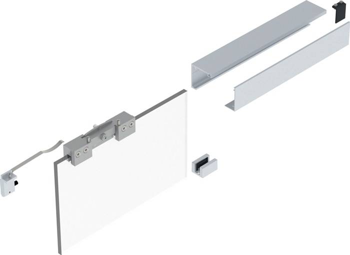 Glaspaneel mit Metallhalterungen, angrenzender Aluminiumprofilrahmen und Befestigungszubehör zur Installation. Zeigt Montagebauteile.
