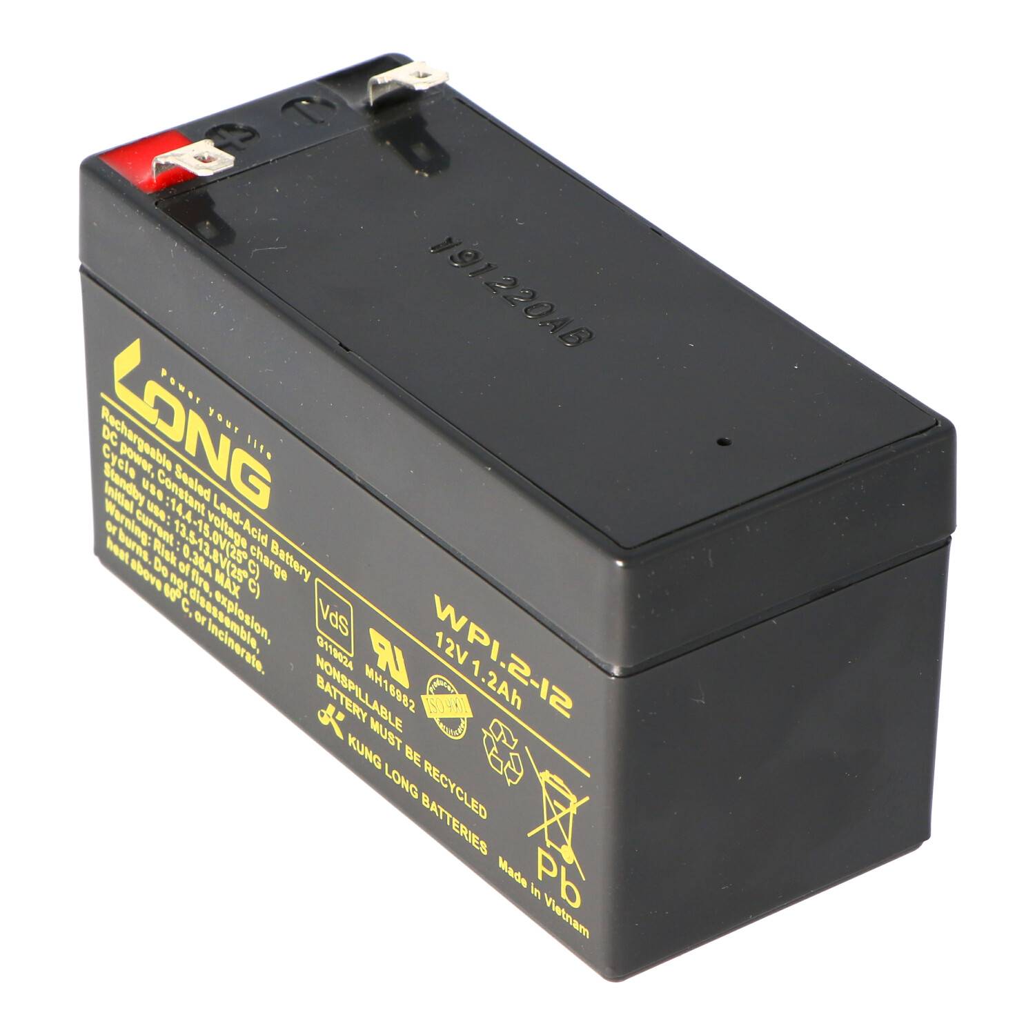 Schwarze wiederaufladbare 12V-Batterie mit Metallklemmen und gelben Warnaufklebern, isoliert auf weißem Hintergrund dargestellt.