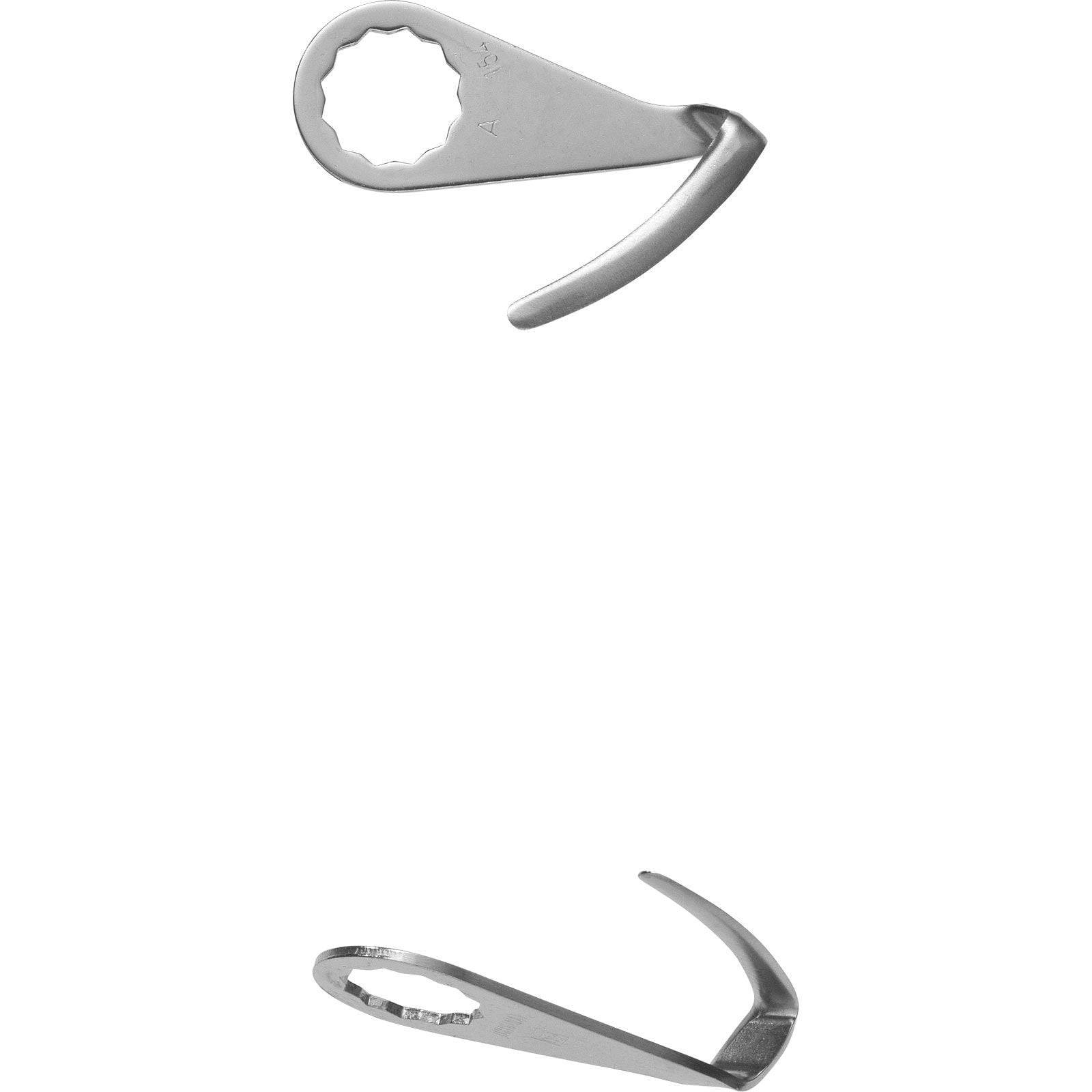 Zwei Ansichten eines silbernen Werkzeugs mit Flaschenöffner- und Hakenentwurf, das für multifunktionale Zwecke wie das Öffnen von Flaschen oder das Ziehen von Laschen verwendet wird.
