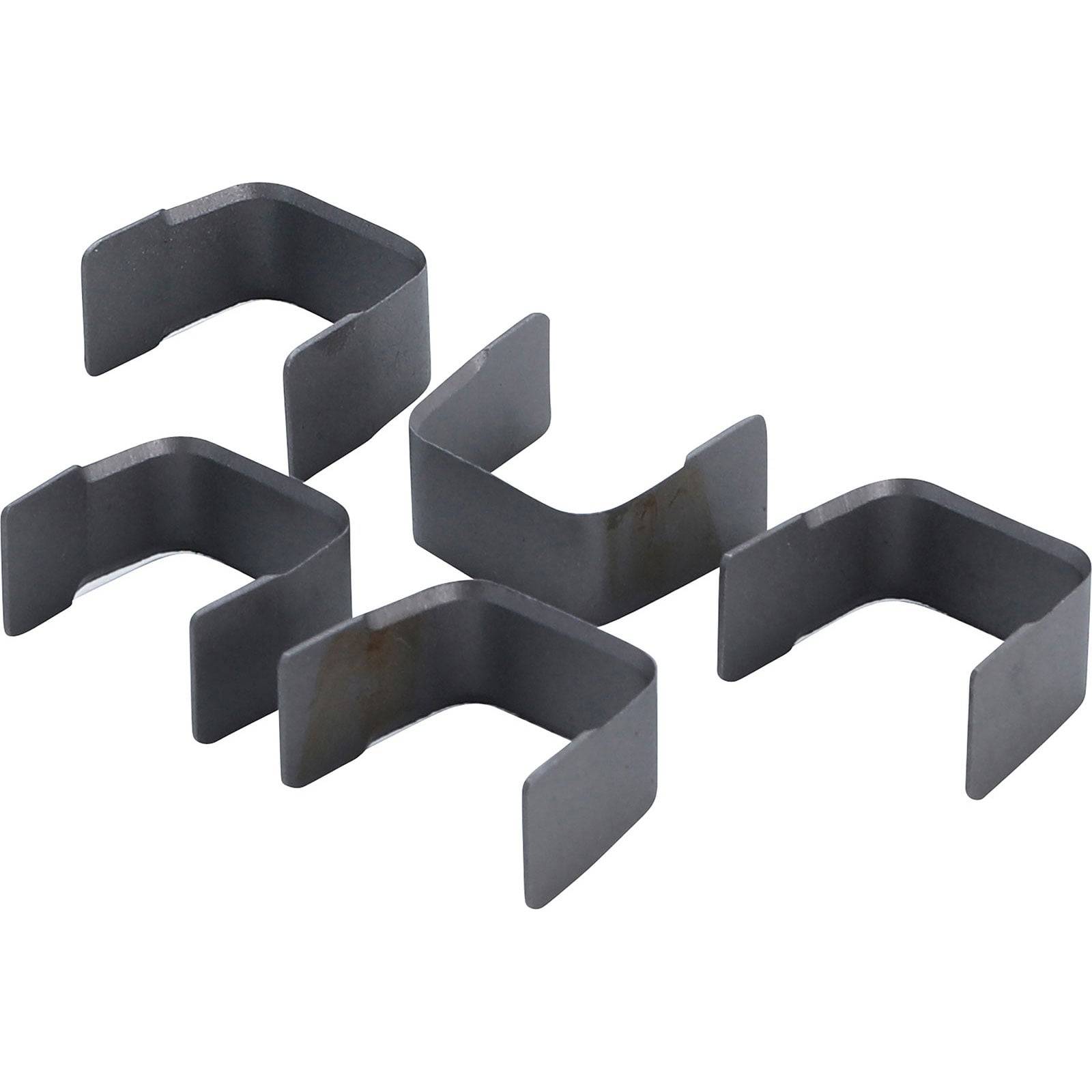 Fünf schwarze Metallklammern, die jeweils im rechten Winkel gebogen sind, angeordnet auf einem weißen Hintergrund.