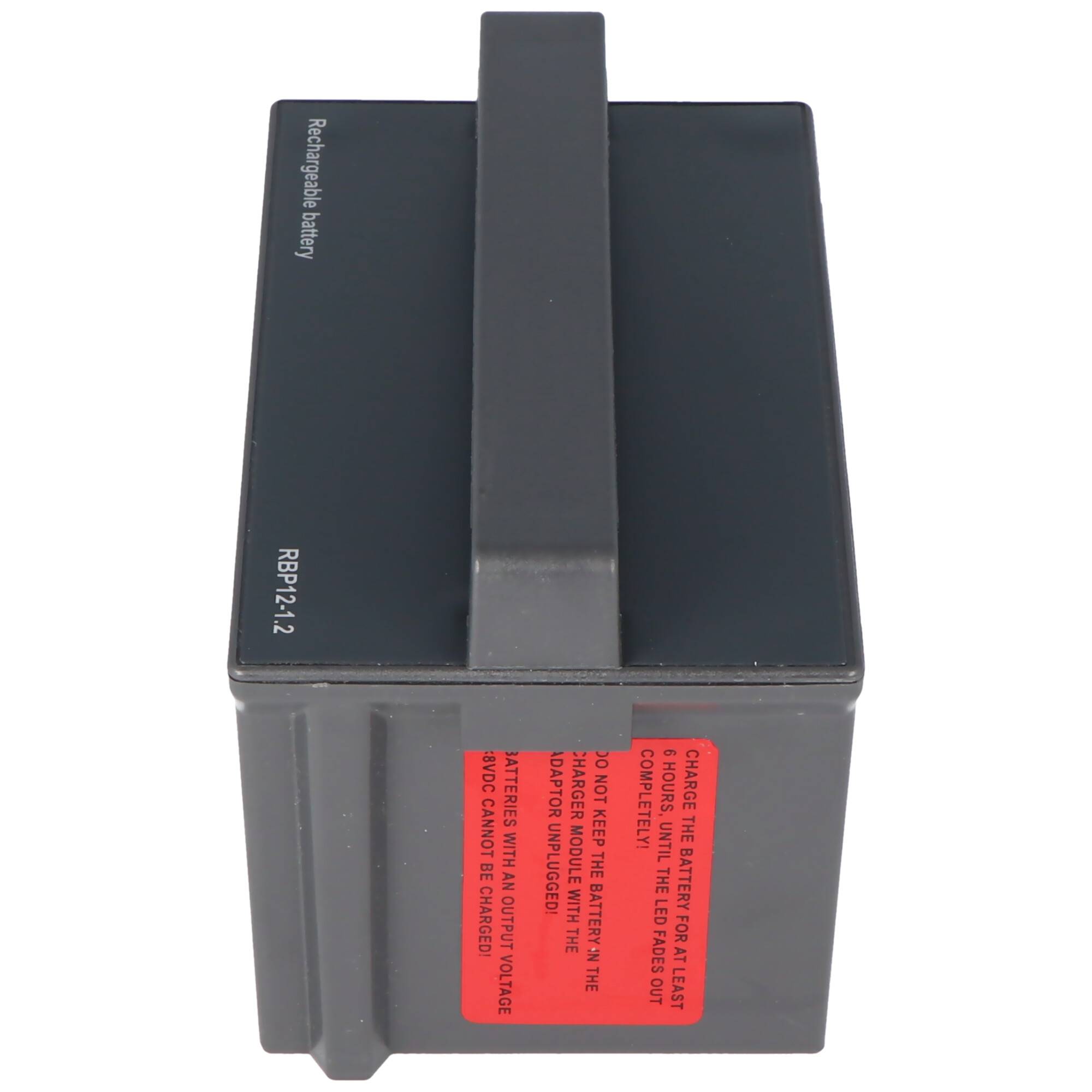 Schwarze wiederaufladbare Batterie mit zentralem Griff und rotem Warnschild auf der Seite, vor weißem Hintergrund gezeigt.