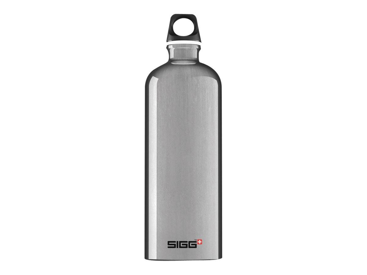 Edelstahl-Trinkflasche mit schwarzem Schraubverschluss und Schlaufe, aufrecht auf weißem Hintergrund dargestellt, mit SIGG-Logo in der Nähe des unteren Bereichs.