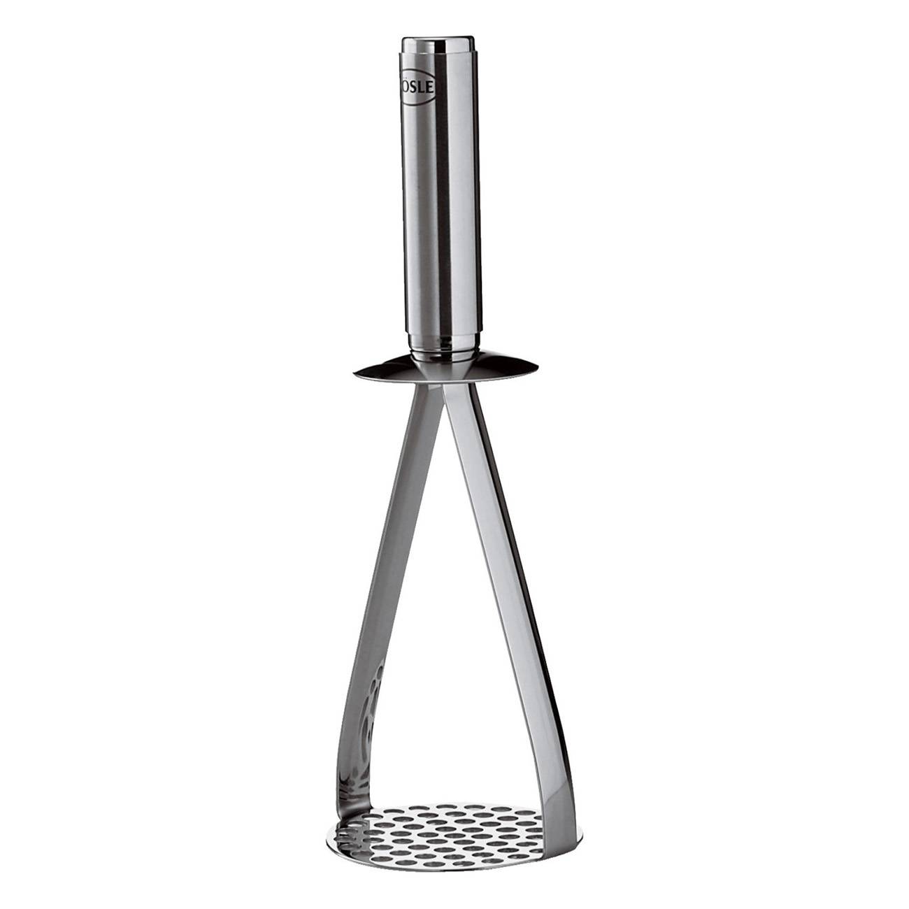 Ständer aus Edelstahl für Cocktail-Stößel mit zylindrischer Oberseite, ausgestelltem Metallrahmen und durchlöchertem Abtropftablett-Untergrund auf weißem Hintergrund