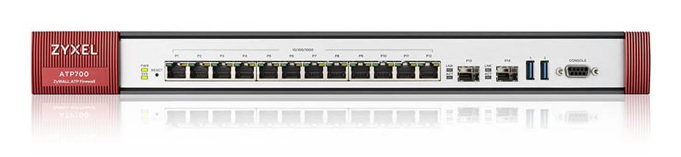 Vorderansicht eines Zyxel ATP700 Netzwerksicherheitsgeräts mit mehreren Ethernet-Anschlüssen, USB-Anschlüssen und Konsolenverbindungen auf der Frontplatte.