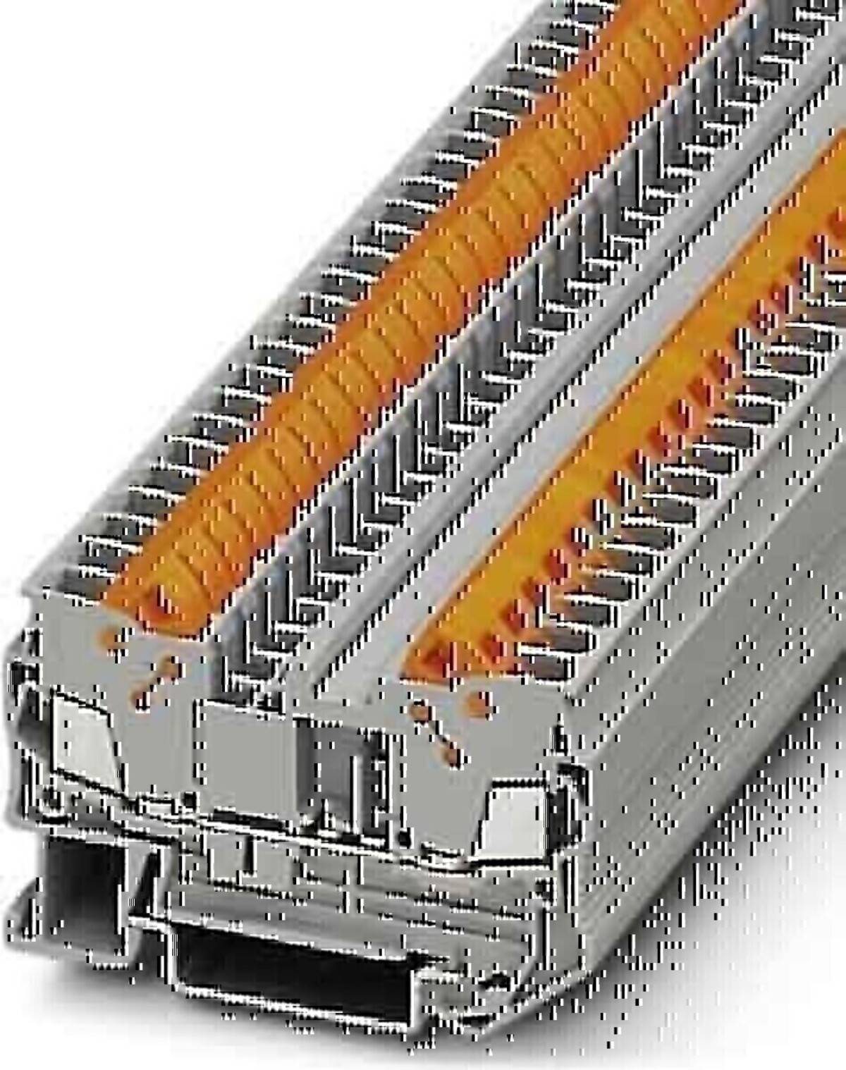 Nahaufnahme eines grauen Elektrosteckers mit zwei Reihen von orangefarbenen Stiftkontakten auf weißem Hintergrund.