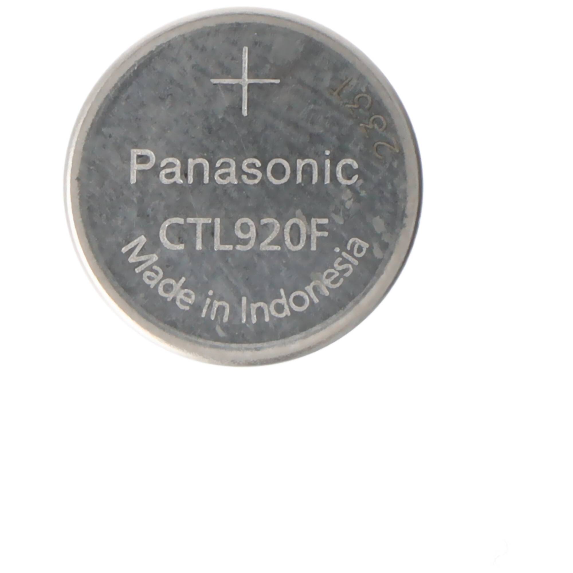 Nahaufnahme einer Panasonic CTL920F-Knopfzelle mit Pluspolzeichen und 