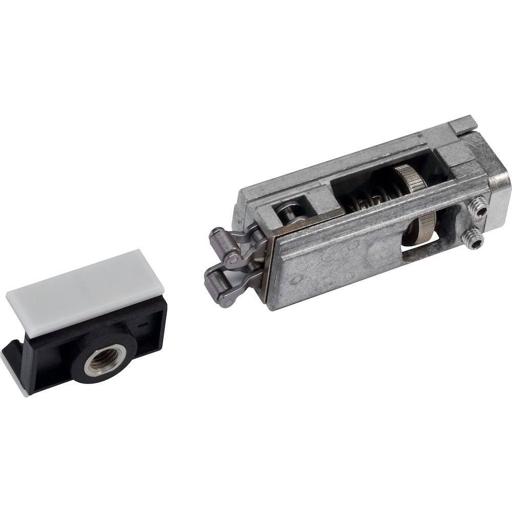 Nahaufnahme eines Metallscharniermechanismus mit einem abgelösten Kunststoffteil auf der linken Seite, das zum sicheren Verbinden von Teilen verwendet wird.