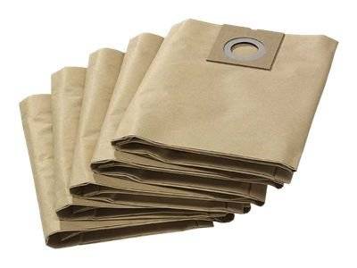 Stapel von braunen Papierstaubsammelbeuteln mit runden Öffnungslöchern, gefaltet gegen einen weißen Hintergrund dargestellt.