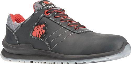 Ein schwarzer Schuh mit roten Schnürsenkeln und einem roten Bären-Logo an der Seite, mit detaillierten Nähten und einer dicken Sohle.