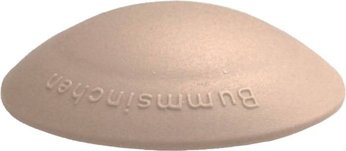Eine ovale, beige Tablette mit dem Text 'ibumsmI', die auf den Kopf gestellt dargestellt wird.