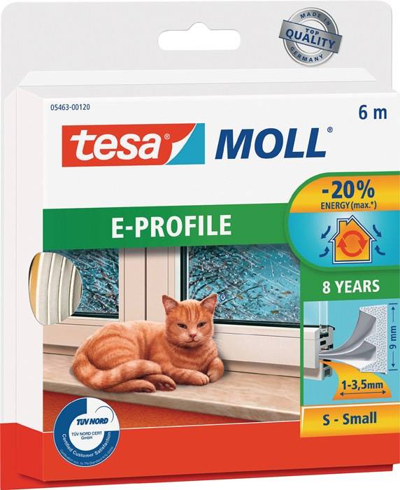 Ein Paket von tesa MOLL E-PROFILE mit einer Darstellung einer Katze und einem Fenster. Highlights: 20% Energieeinsparung, 8 Jahre Haltbarkeit, passt für Fugen von 1-3,5 mm, Länge 6 m.