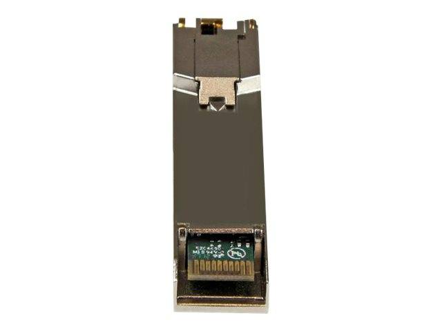 Einzelnes Computerarbeitsspeichermodul mit Steckerkontakten und Metallhalteclip, dargestellt vor einfachem weißem Hintergrund.