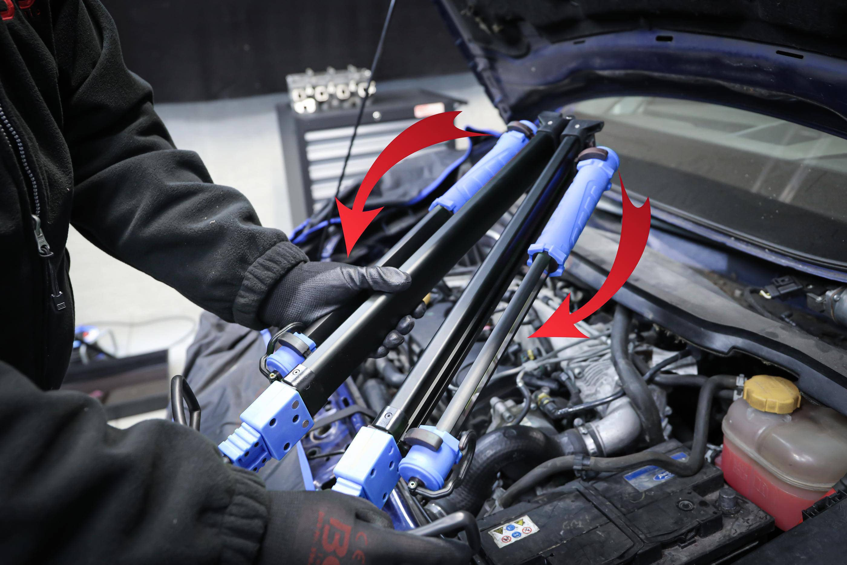 BGS technic COB-LED-Motorhauben-Leuchte mit Akku & Expanderhalterung