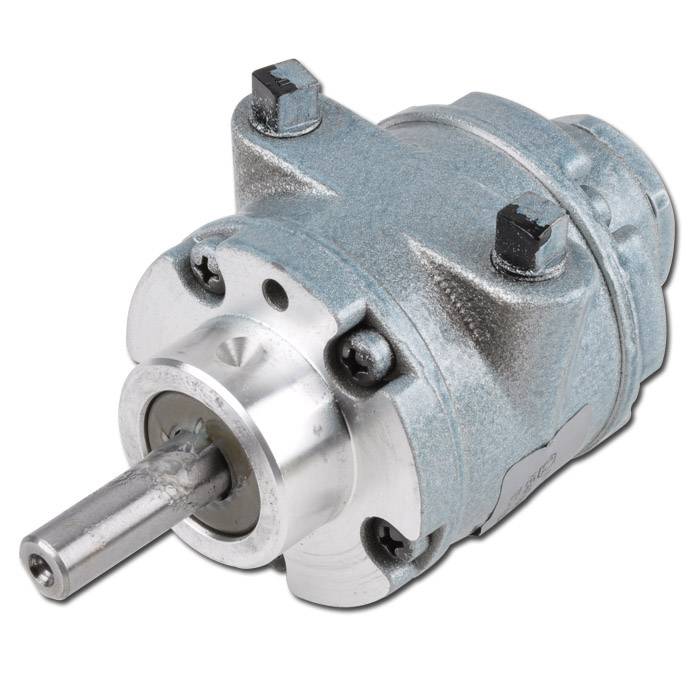 Hydraulikmotor aus Metall mit vorstehender Welle und Befestigungsbolzen, dargestellt auf weißem Hintergrund.