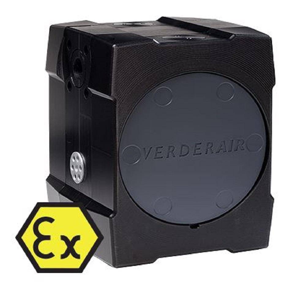 Schwarze industrielle Elektroverteilung mit der Kennzeichnung „OVERDERAIRO