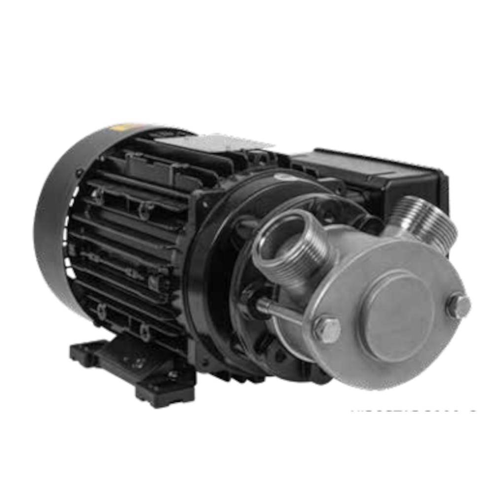 Industrieller Elektromotor gekoppelt an einen Pumpen- oder Kompressorkopf mit Gewinde-Rohranschlüssen auf weißem Hintergrund.